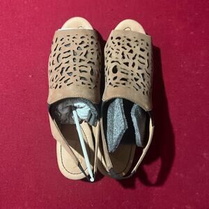 Jrenee tan and brown open toe